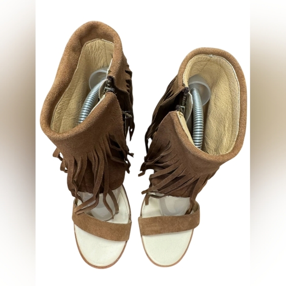 Koolaburra Santa Barbara Heel Suede Leather Fringe Tan Size 8 EUC - Picture 4 of 7